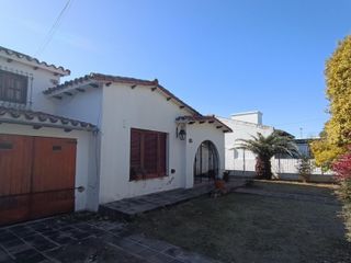 Foto 32 de Oportunidad Desarrollistas Venta Casa a Reciclar 4 dormitorios z/CPC en Arguello U$S110.000.