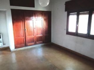 Foto 24 de Oportunidad Desarrollistas Venta Casa a Reciclar 4 dormitorios z/CPC en Arguello U$S110.000.