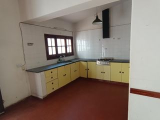 Foto 17 de Oportunidad Desarrollistas Venta Casa a Reciclar 4 dormitorios z/CPC en Arguello U$S110.000.