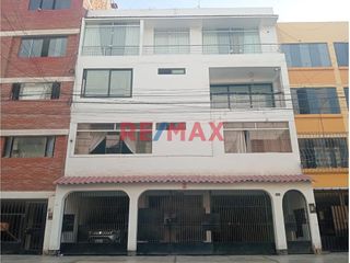 Foto 1 de Venta de departamento en Urb Santa Edelmira-Calle Casuarinas en 2do piso 
Ubicado cerca de parque Cesar Vallejo de California, Wong , a 5 min de la