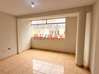 Foto 5 de Venta de departamento en Urb Santa Edelmira-Calle Casuarinas en 2do piso 
Ubicado cerca de parque Cesar Vallejo de California, Wong , a 5 min de la