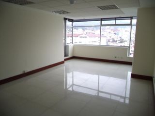 En edificio corporativo del norte de Quito  rento o vendo  oficina de 475m2, más 10 parqueaderos