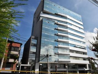 En edificio corporativo del norte de Quito  rento o vendo  oficina de 475m2, más 10 parqueaderos