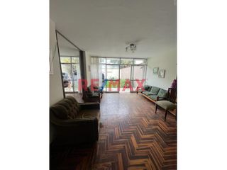 Foto 2 de ¡Gran oportunidad de compra en el corazón de Miraflores, Urbanización Los Tulipanes!

Les presentamos esta excelente casa en venta, ubicada en la re