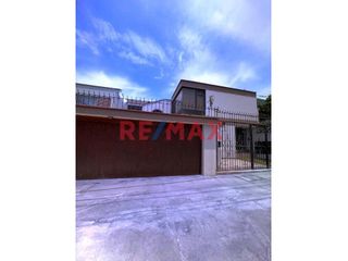 Foto 1 de ¡Gran oportunidad de compra en el corazón de Miraflores, Urbanización Los Tulipanes!

Les presentamos esta excelente casa en venta, ubicada en la re