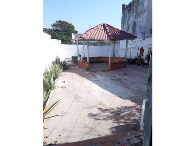 Se vende casa en el barrio ciudad jardín de la ciudad de Barranquilla