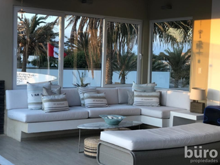 Foto 3 de MODERNA CASA EN VENTA CON 6 DORMITORIOS CON PISCINA EN PARACAS