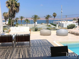 Foto 1 de MODERNA CASA EN VENTA CON 6 DORMITORIOS CON PISCINA EN PARACAS