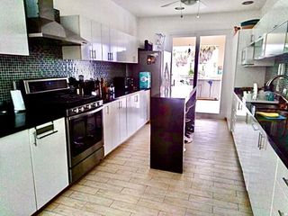 Foto 14 de MODERNA CASA EN VENTA CON 6 DORMITORIOS CON PISCINA EN PARACAS