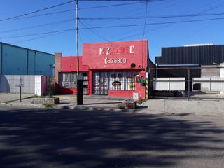 ALQUILPO LOCAL DE 3,50 X 8 MTS, CON BAÑO Y KITCHINET, T/SERVICIOS