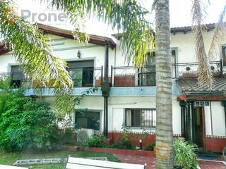Casa en  Funes 5 dormitorios  con Parque y Pileta