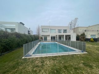 Foto 1 de Casa en Alquiler Barrio Privado Arenas del Sur