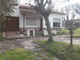 Casa en esquina/ Barrio Jorge Newbery