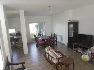 Casa en venta - 3 Dormitorios 2 Baños - Cochera - 262Mts2 - Roble del Bell, La Plata
