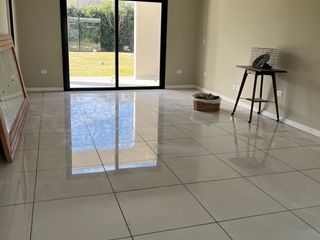 Foto 2 de Casa en venta en Harás Santa María!