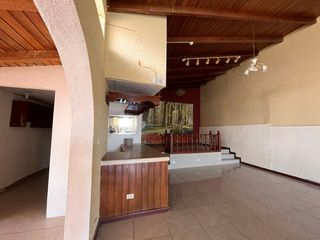 San Antonio de Pichincha, Local Comercial, 300 m2, 1 ambiente, 2 baños