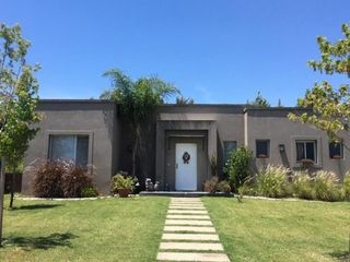 Foto 1 de Venta con renta - Excelente Casa - Barrio San Marcos