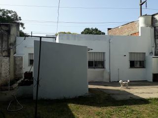 Casa en venta - 2 Dormitorios 1 Baño - Cochera - 320Mts2 - Lomas de Zamora