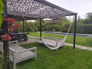 Foto 1 de Venta Impecable 4 Dormitorios Castores