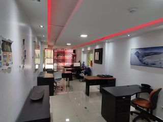 Oficina en  Renta, 34m², en segundo piso, en la Avenida Principal Eloy Alfaro, Quito