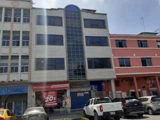 Alquiler de consultorios frente al Hospital Bicentenario, sector Centro.
