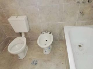Departamento en venta - 1 dormitorio 1 baño - Cochera - 90 mts2 - Los Hornos, La Plata