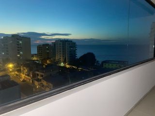 Alquilo oficina en Manta con vista al mar