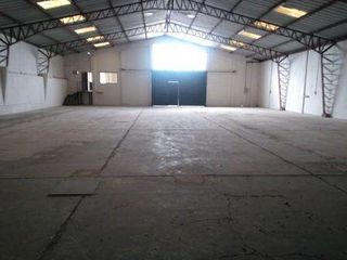 Foto 2 de ARRIENDO BODEGA MITAD DEL MUNDO 950M2, AMPLIO PATIO DE MANIOBRA.
