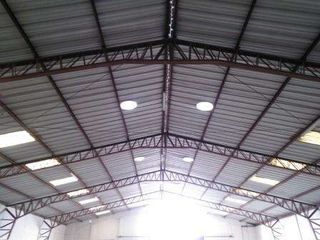 Foto 3 de ARRIENDO BODEGA MITAD DEL MUNDO 950M2, AMPLIO PATIO DE MANIOBRA.