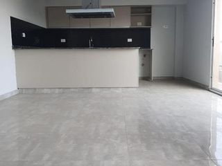 Foto 6 de DEPARTAMENTOS EN SEMI PISOS 3 AMB. AL FRENTE CON COCHERA