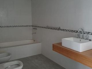 Foto 19 de DEPARTAMENTOS EN SEMI PISOS 3 AMB. AL FRENTE CON COCHERA