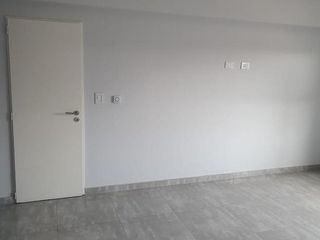Foto 14 de DEPARTAMENTOS EN SEMI PISOS 3 AMB. AL FRENTE CON COCHERA