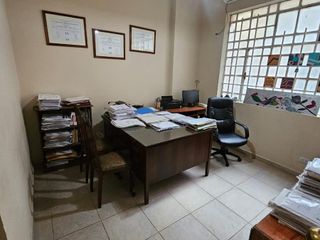 Oficina única en Planta Baja con baño compartido, Maipú al 500