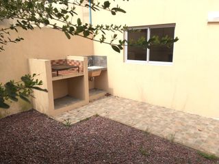 Alquiler duplex de dos dormitorios con patio en Devicenzo Chico!