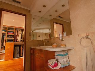 PERMUTA por departamento de categoría en La Plata | Chalet  4  dormitorios y pileta