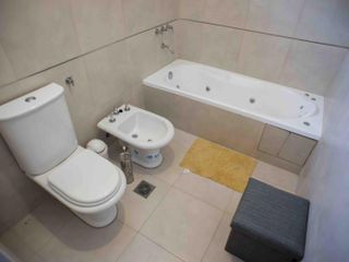 Casa en venta - 7 dormitorios 4 baños - 450mts2 - Villa Elisa