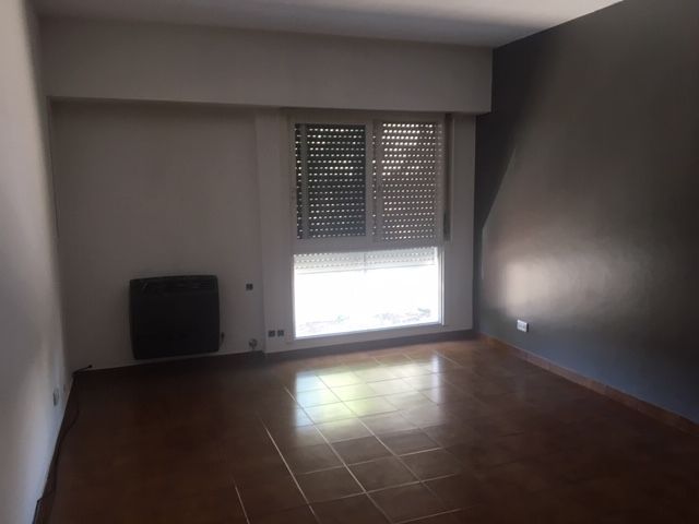 Venta Departamento 3 Ambientes Con Cochera En Bernal Reciclado A Nuevo