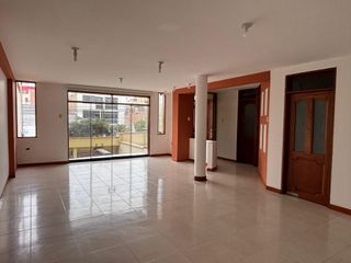 🌟 ¡Oportunidad Única en Trujillo! 🌟

🏠 Descubre tu nuevo hogar en un espacioso y luminoso departamento FLAT ubicado en la Av. Metropolitana II, mz I