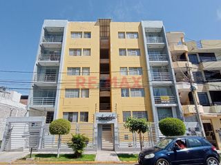 Foto 2 de ¿Buscas comodidad y estilo en una ubicación privilegiada de Castilla, Piura? Descubre este acogedor departamento flat, ideal para quienes desean un ho