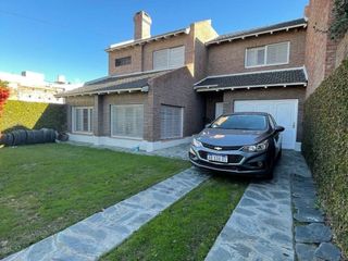Casa En Venta- Sarmiento 1300- Us$420000