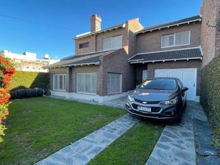 Casa En Venta- Sarmiento 1300- Us$420000