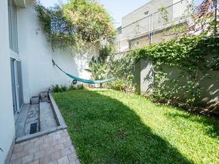 PH tipo casa de 4 ambientes   dependencia con hermoso jardin con parrilla en el barrio de Nuñez