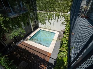 PH tipo casa de 4 ambientes   dependencia con hermoso jardin con parrilla en el barrio de Nuñez