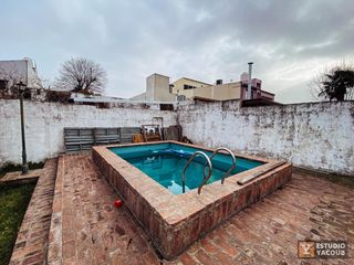 Casa en venta - 4 dormitorios 2 baños - 200mts2 - Tolosa, La Plata