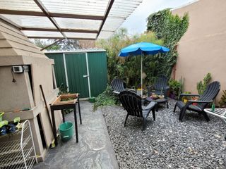 Duplex 3 ambientes en dos plantas con patio, impecable estado, Los Pinares