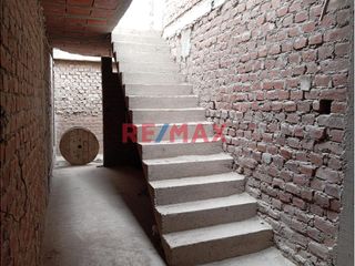Foto 10 de CASA EN VENTA - LOTE DE 499 M²*

*Características del Terreno:*
- Área total del lote: 499 m²
- Excelente ubicación con amplias posibilidades de d