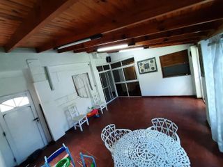 Casa en venta - 3 Dormitorios 2 Baños - Cochera - 142Mts2 - Wilde, Avellaneda