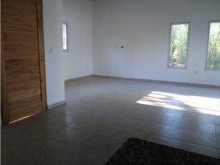 VENTA DE VIVIENDA BARRIO CUATRO HORIZONTES  EN Villa General Belgrano - VIV0212