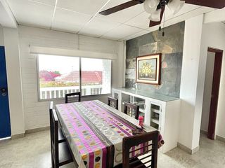 Punta Blanca, casa con vista al mar y en condominio privado, en alquiler.