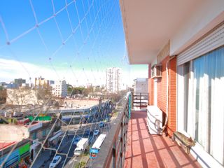 Av. Rivadavia 8832: excelente 3amb.   balcón corrido con vista abierta!